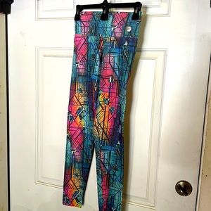 Colorful and fun leggings geometric print 🌈
